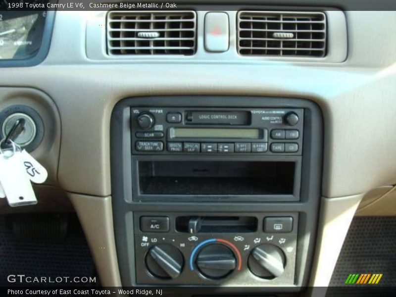 Cashmere Beige Metallic / Oak 1998 Toyota Camry LE V6