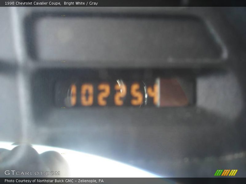 Bright White / Gray 1998 Chevrolet Cavalier Coupe