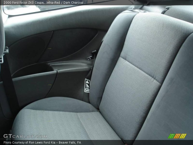 Infra-Red / Dark Charcoal 2000 Ford Focus ZX3 Coupe