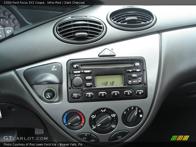 Infra-Red / Dark Charcoal 2000 Ford Focus ZX3 Coupe