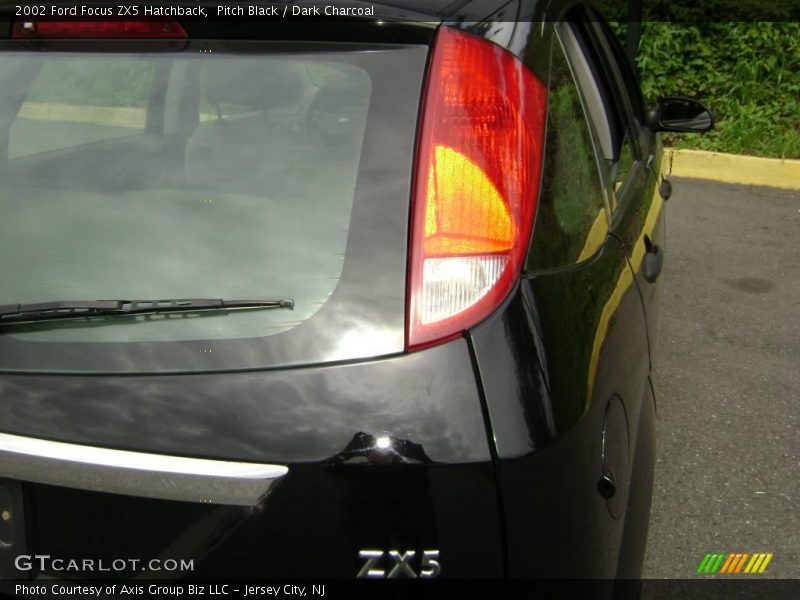 Pitch Black / Dark Charcoal 2002 Ford Focus ZX5 Hatchback