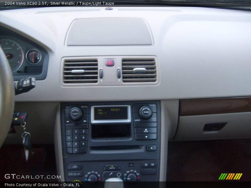 Silver Metallic / Taupe/Light Taupe 2004 Volvo XC90 2.5T