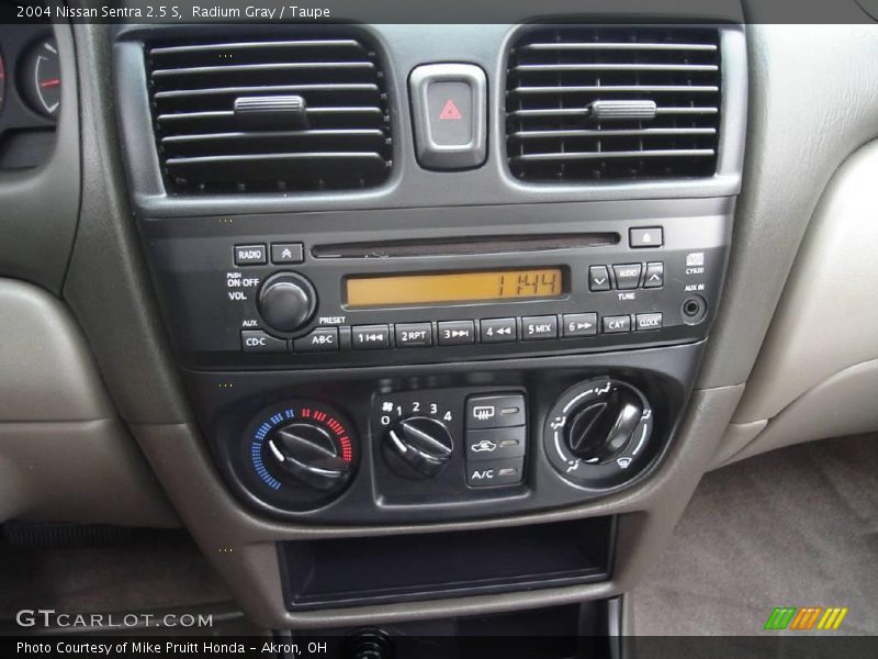 Radium Gray / Taupe 2004 Nissan Sentra 2.5 S