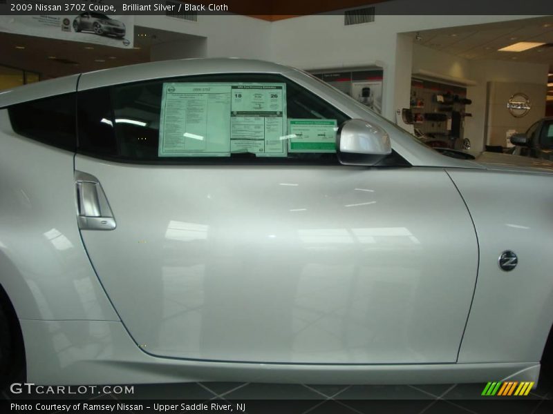 Brilliant Silver / Black Cloth 2009 Nissan 370Z Coupe
