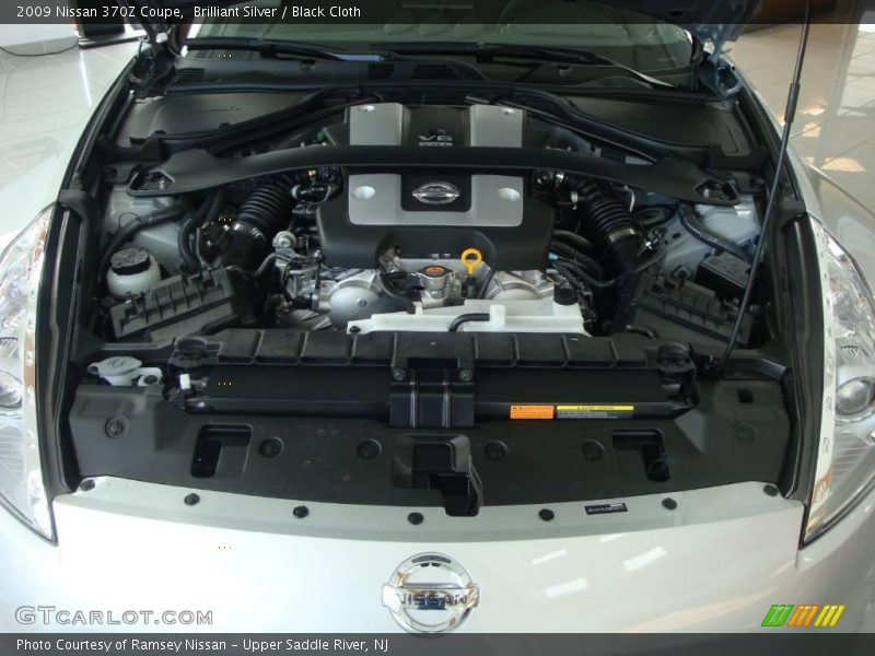 Brilliant Silver / Black Cloth 2009 Nissan 370Z Coupe