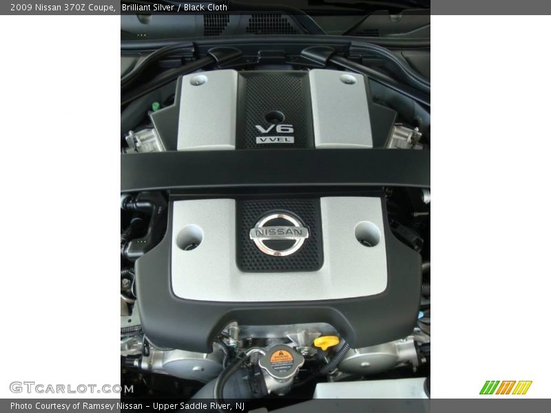 Brilliant Silver / Black Cloth 2009 Nissan 370Z Coupe