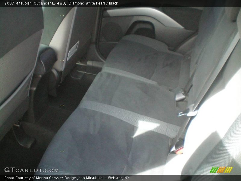 Diamond White Pearl / Black 2007 Mitsubishi Outlander LS 4WD