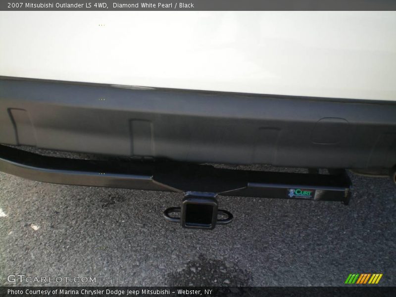 Diamond White Pearl / Black 2007 Mitsubishi Outlander LS 4WD