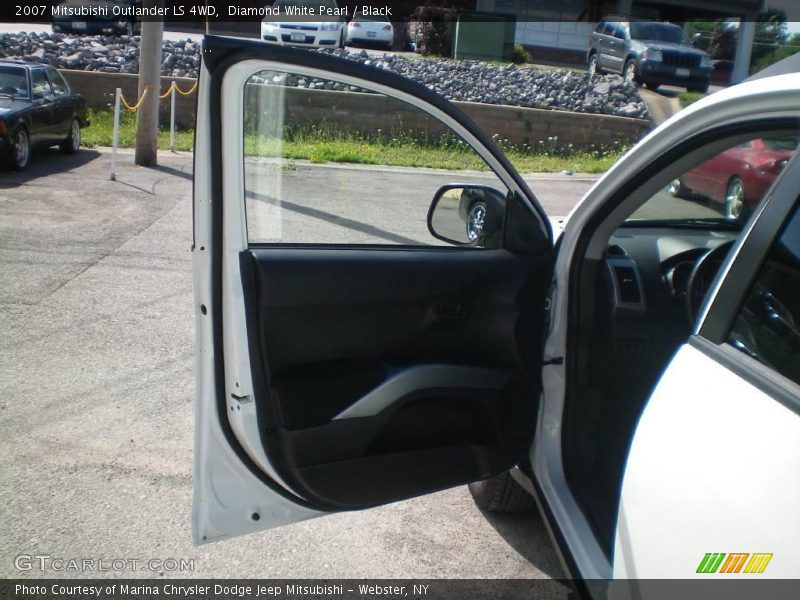 Diamond White Pearl / Black 2007 Mitsubishi Outlander LS 4WD