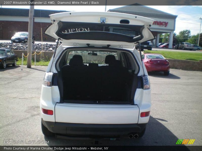 Diamond White Pearl / Black 2007 Mitsubishi Outlander LS 4WD