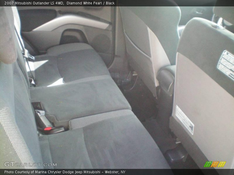 Diamond White Pearl / Black 2007 Mitsubishi Outlander LS 4WD