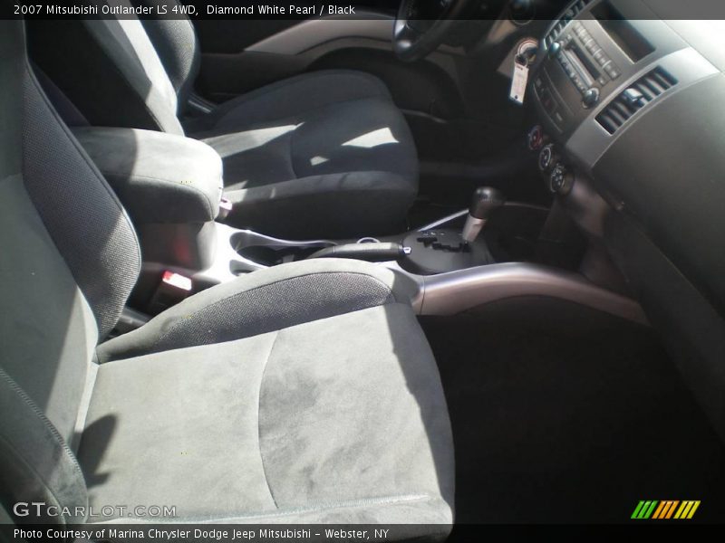 Diamond White Pearl / Black 2007 Mitsubishi Outlander LS 4WD