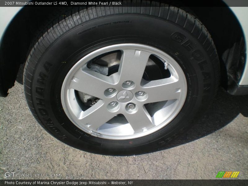 Diamond White Pearl / Black 2007 Mitsubishi Outlander LS 4WD