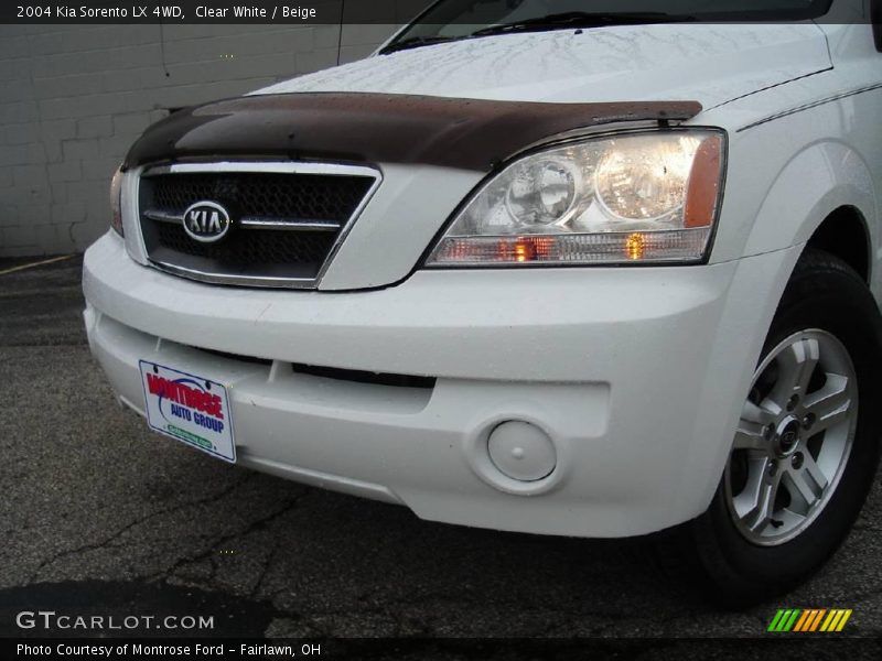 Clear White / Beige 2004 Kia Sorento LX 4WD