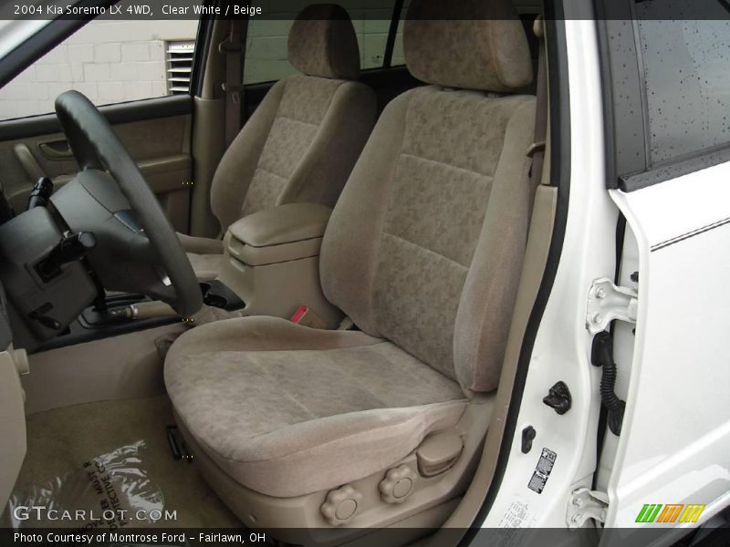 Clear White / Beige 2004 Kia Sorento LX 4WD