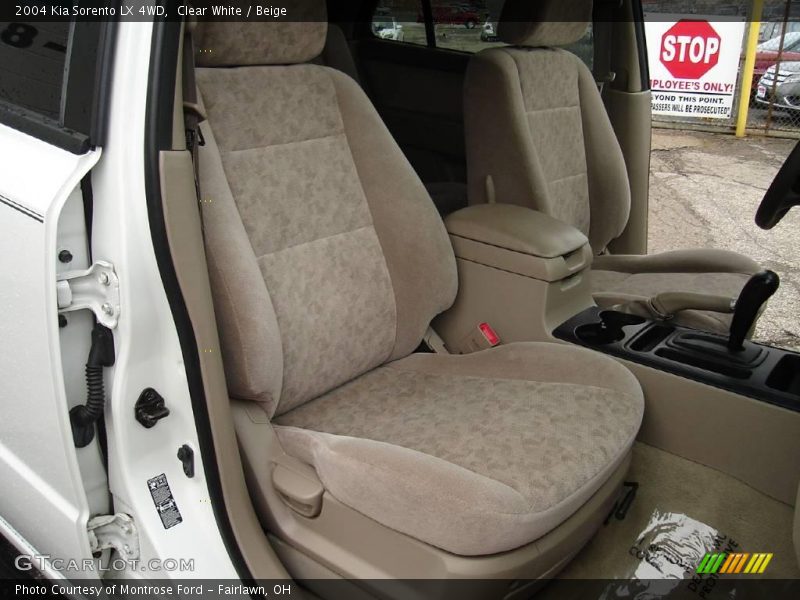 Clear White / Beige 2004 Kia Sorento LX 4WD