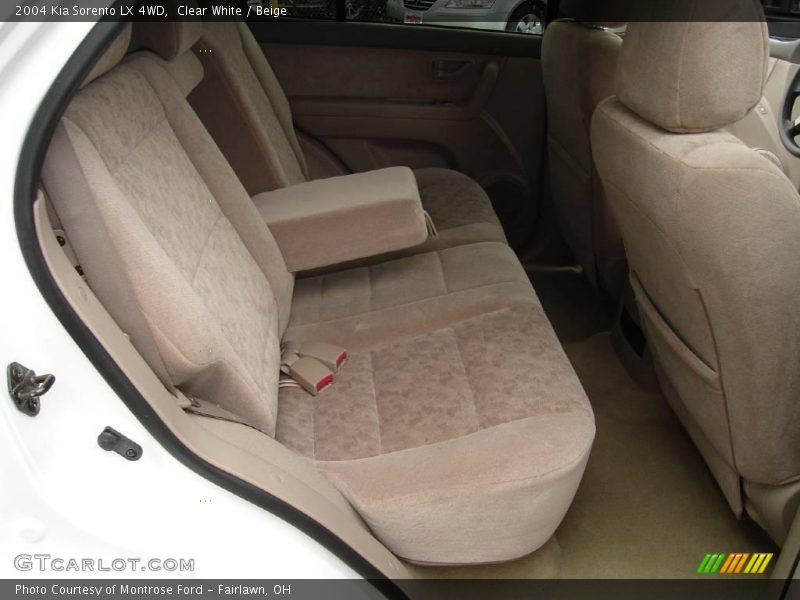 Clear White / Beige 2004 Kia Sorento LX 4WD