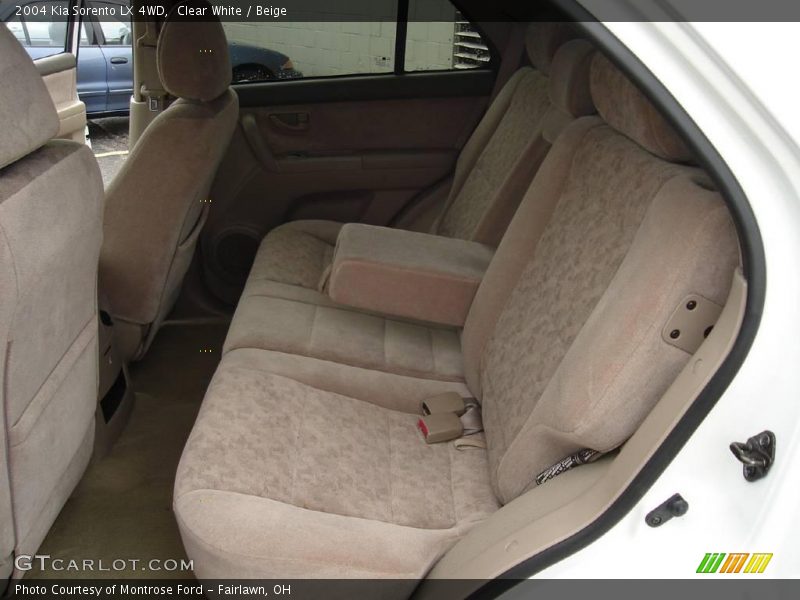 Clear White / Beige 2004 Kia Sorento LX 4WD