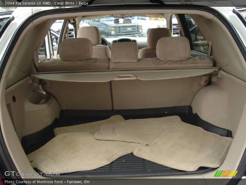 Clear White / Beige 2004 Kia Sorento LX 4WD