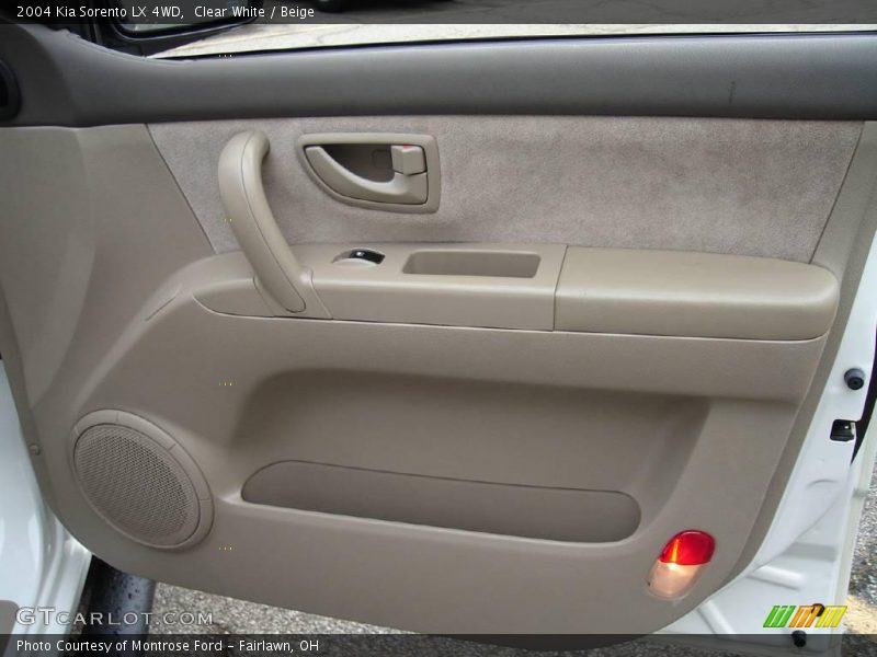 Clear White / Beige 2004 Kia Sorento LX 4WD