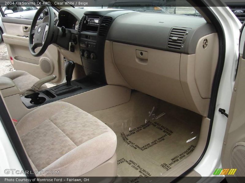 Clear White / Beige 2004 Kia Sorento LX 4WD