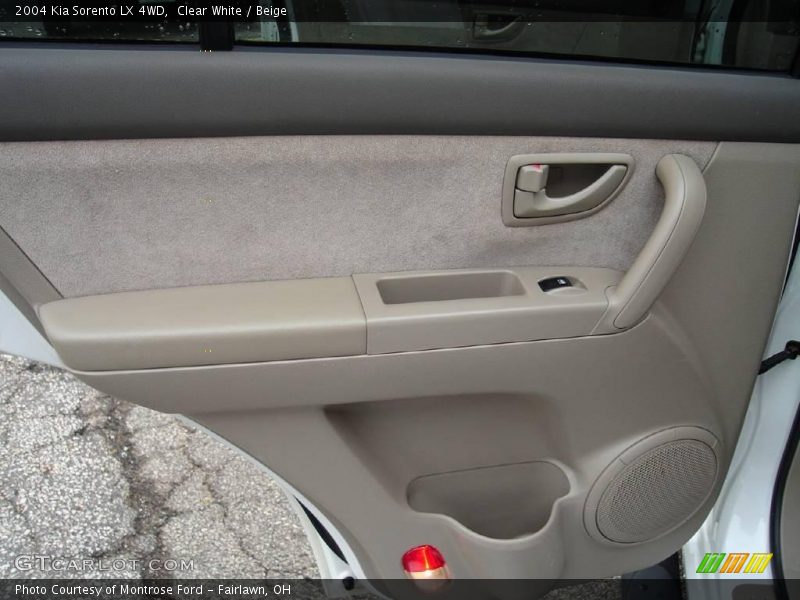 Clear White / Beige 2004 Kia Sorento LX 4WD