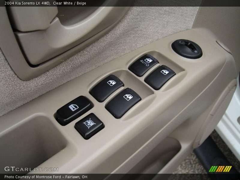 Clear White / Beige 2004 Kia Sorento LX 4WD