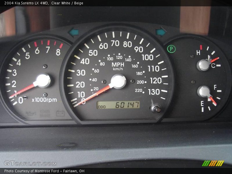 Clear White / Beige 2004 Kia Sorento LX 4WD