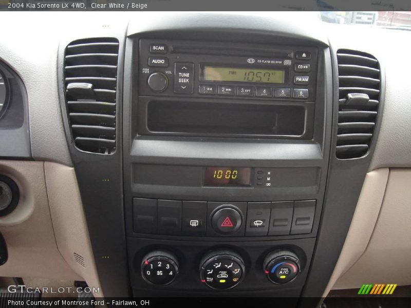 Clear White / Beige 2004 Kia Sorento LX 4WD