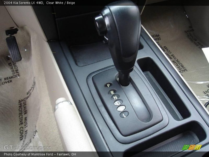 Clear White / Beige 2004 Kia Sorento LX 4WD