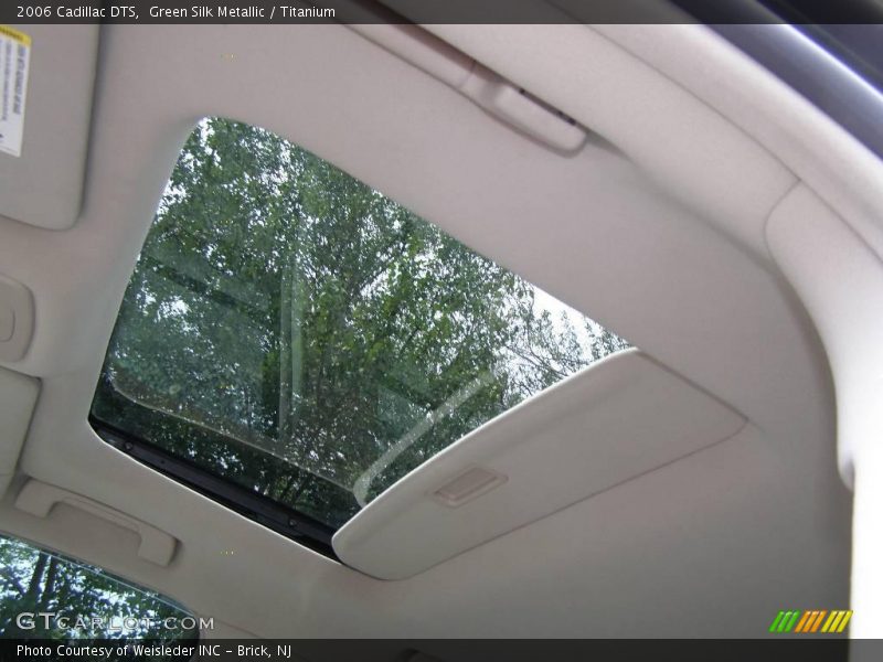 Green Silk Metallic / Titanium 2006 Cadillac DTS