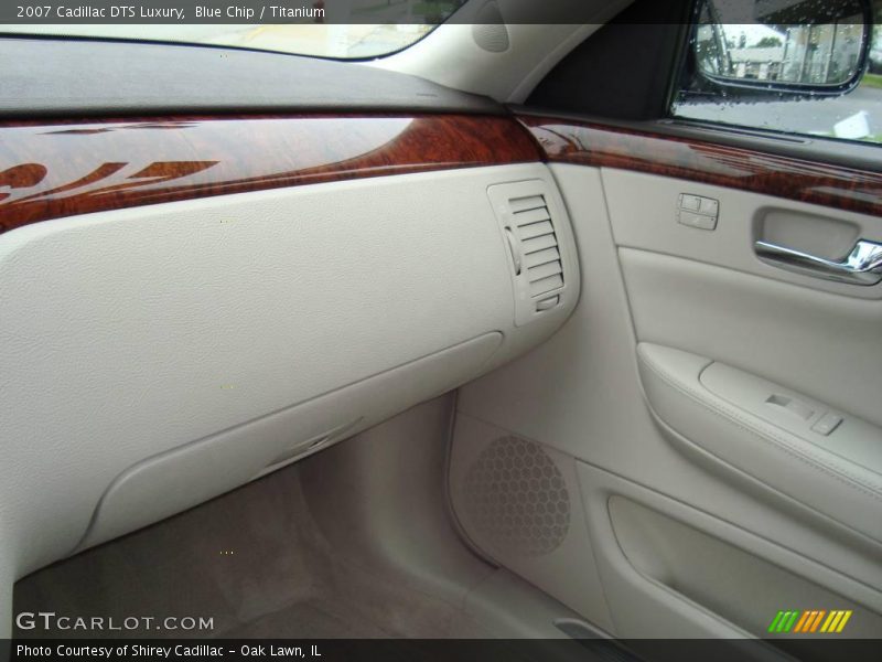 Blue Chip / Titanium 2007 Cadillac DTS Luxury