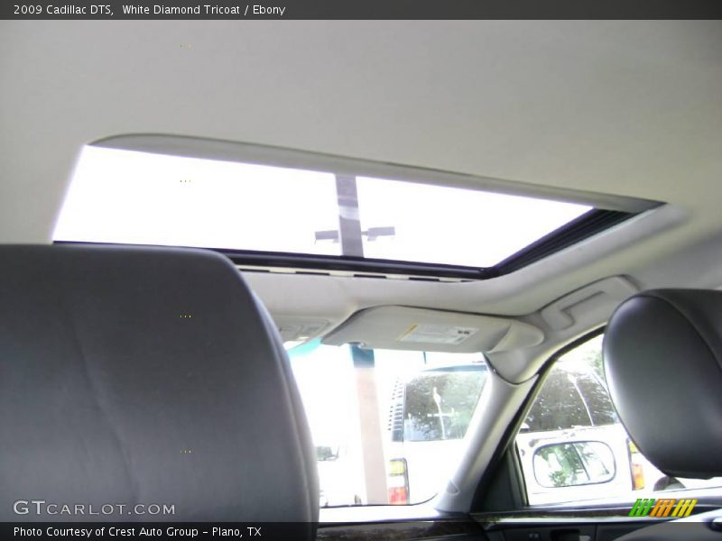White Diamond Tricoat / Ebony 2009 Cadillac DTS