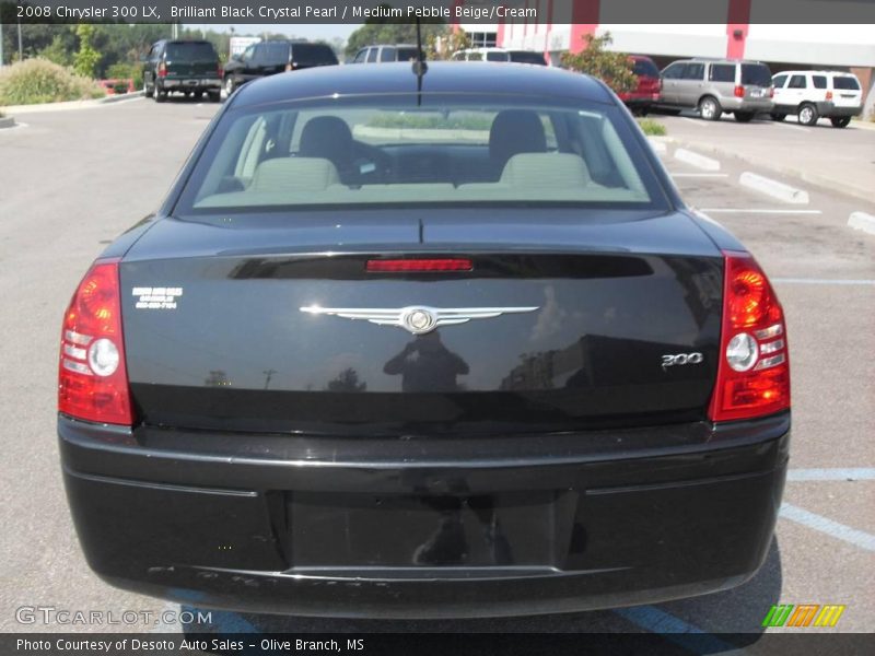Brilliant Black Crystal Pearl / Medium Pebble Beige/Cream 2008 Chrysler 300 LX