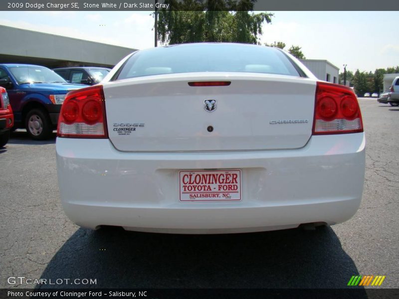 Stone White / Dark Slate Gray 2009 Dodge Charger SE