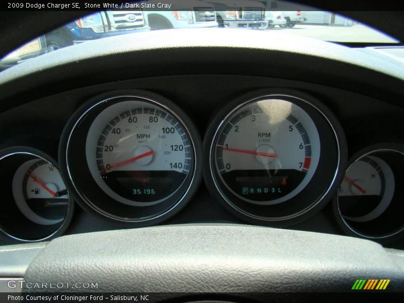 Stone White / Dark Slate Gray 2009 Dodge Charger SE