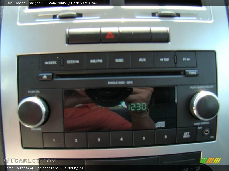 Stone White / Dark Slate Gray 2009 Dodge Charger SE