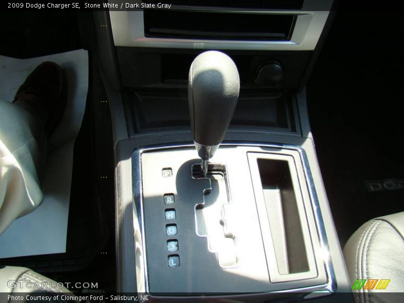 Stone White / Dark Slate Gray 2009 Dodge Charger SE
