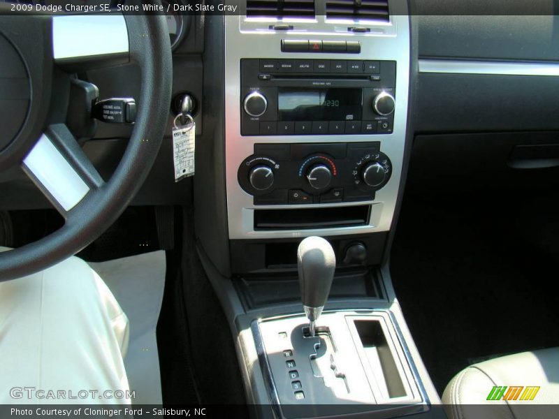 Stone White / Dark Slate Gray 2009 Dodge Charger SE
