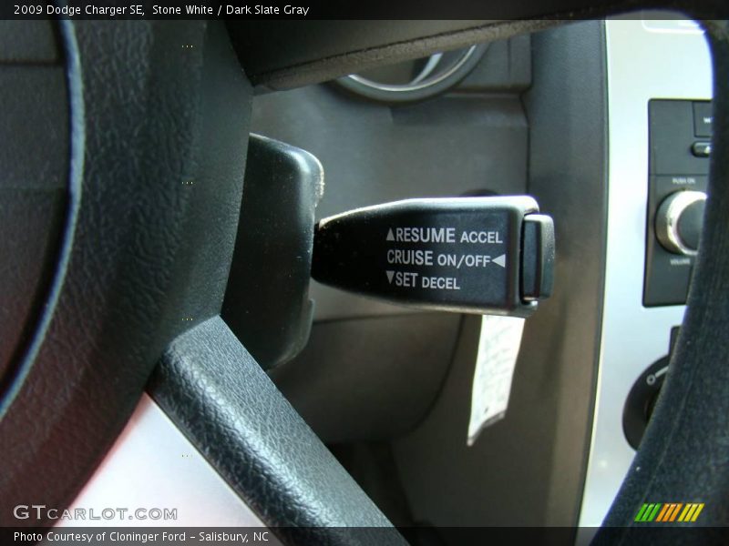 Stone White / Dark Slate Gray 2009 Dodge Charger SE