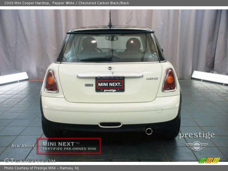 Pepper White / Checkered Carbon Black/Black 2009 Mini Cooper Hardtop