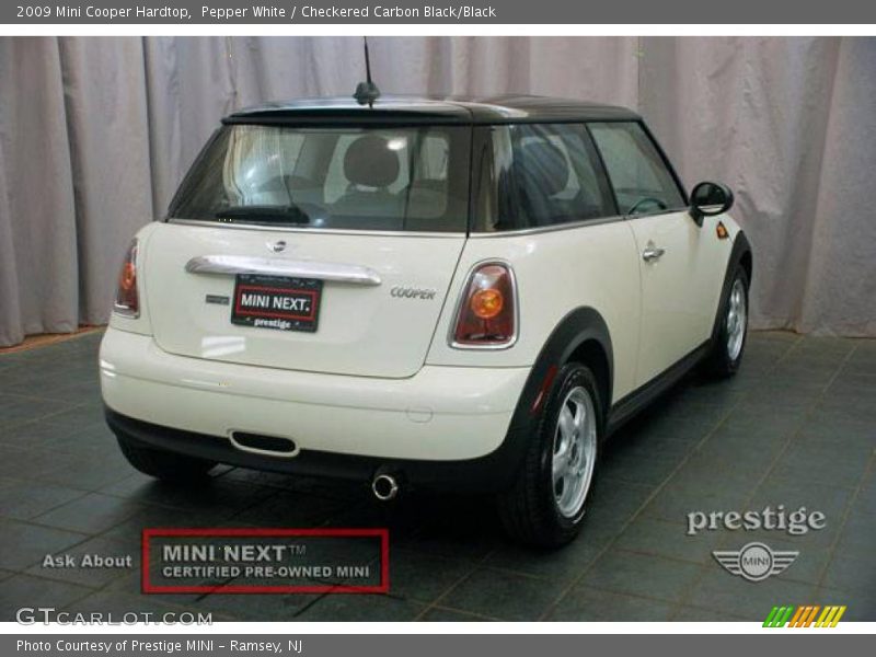 Pepper White / Checkered Carbon Black/Black 2009 Mini Cooper Hardtop