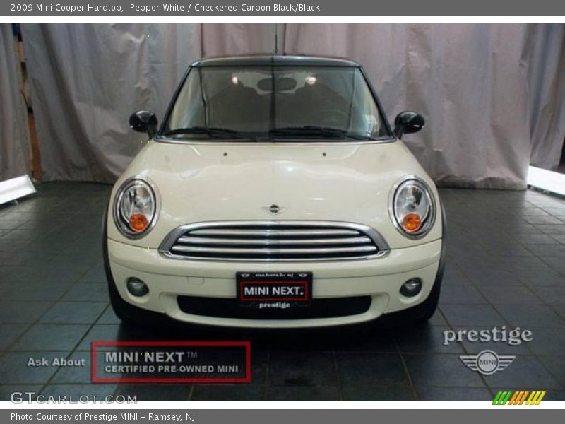 Pepper White / Checkered Carbon Black/Black 2009 Mini Cooper Hardtop