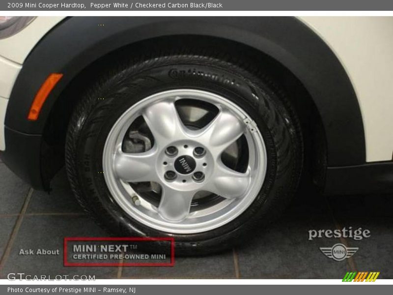 Pepper White / Checkered Carbon Black/Black 2009 Mini Cooper Hardtop