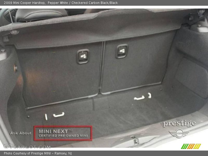 Pepper White / Checkered Carbon Black/Black 2009 Mini Cooper Hardtop