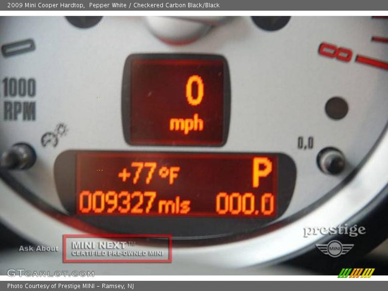 Pepper White / Checkered Carbon Black/Black 2009 Mini Cooper Hardtop