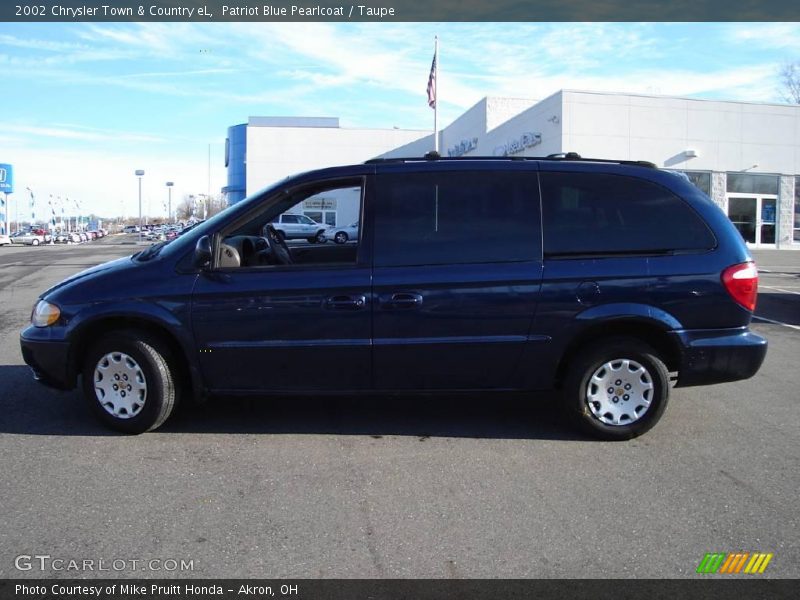 Patriot Blue Pearlcoat / Taupe 2002 Chrysler Town & Country eL