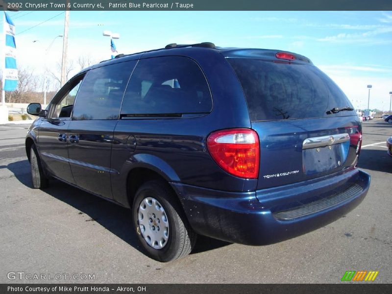 Patriot Blue Pearlcoat / Taupe 2002 Chrysler Town & Country eL