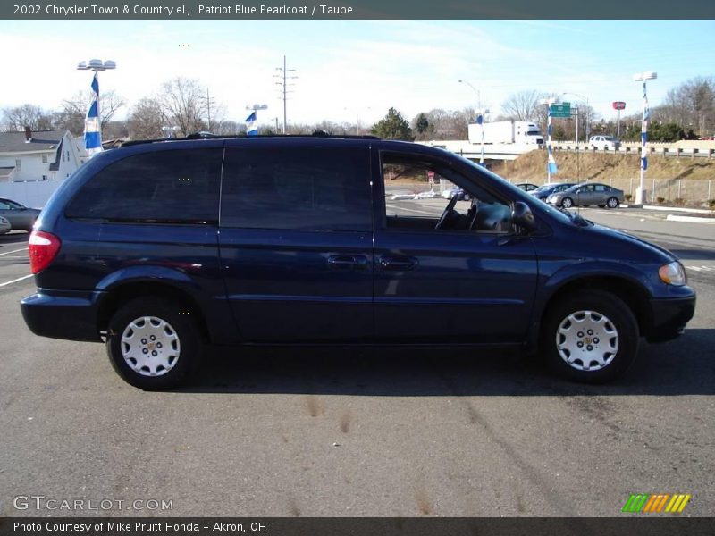 Patriot Blue Pearlcoat / Taupe 2002 Chrysler Town & Country eL