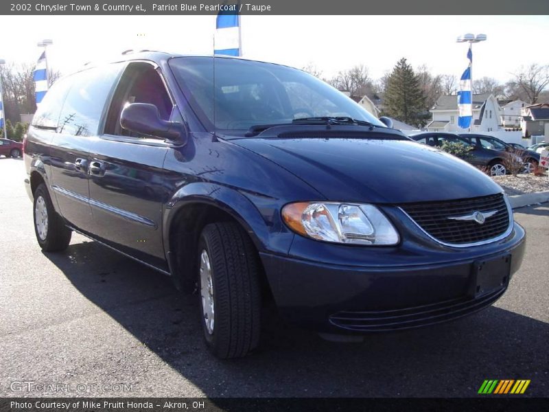 Patriot Blue Pearlcoat / Taupe 2002 Chrysler Town & Country eL